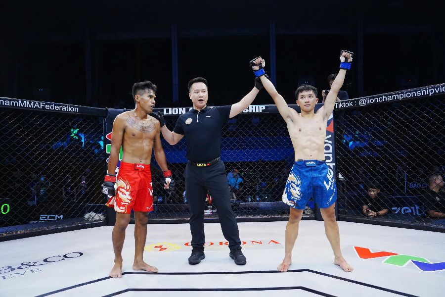Buoc vao hiep hai, the tran khong thay doi khi Dat tiep tuc kiem soat hoan toan. Cu da chan cao cua anh da danh guc Ly Duol ngay lap tuc, buoc trong tai phai dung tran. Mot ket thuc gon gang va day suc nang tu chu nhan dai vo dich Muay Thai o xu so chua Vang.