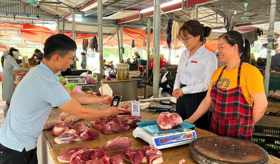 Nhieu tieu thuong TP Hai Phong mo rong phuong thuc thanh toan. Anh: Phuc Minh