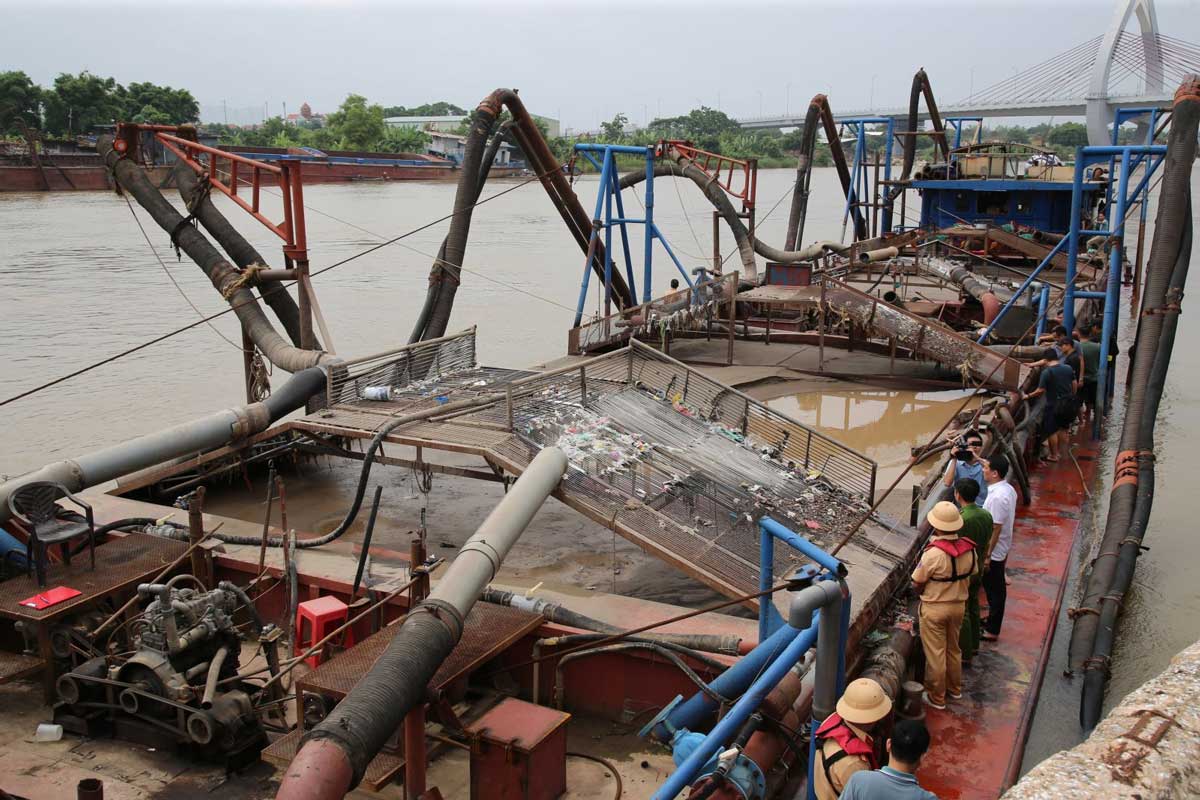 Phương tiện khai thác cát trái phép. Ảnh: Công an tỉnh Ninh Bình