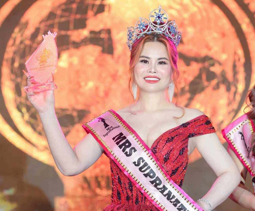 Vietnam's representative - Nguyen Thi Huyen was crowned Mrs Supranational 2025. Photo: Character provided