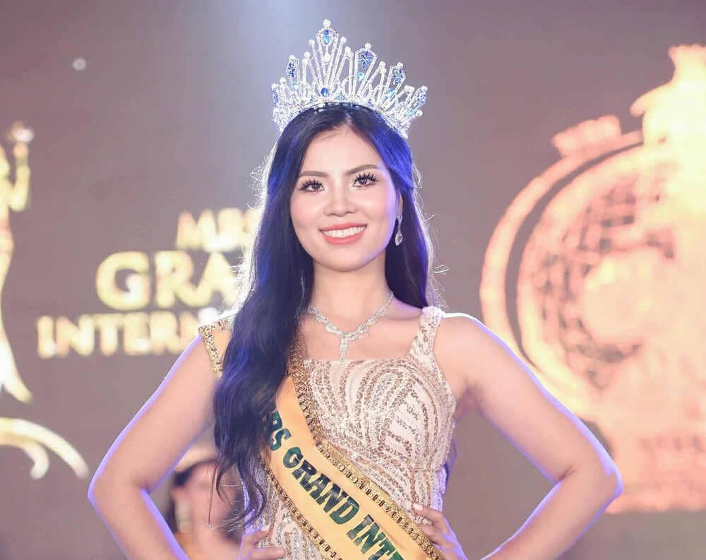 Nguyen Thi Thua excellently won the crown at the Mrs Grand International 2025 contest. Photo: Character provided