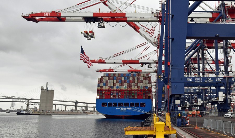 Tau container cua Trung Quoc tai Cang Long Beach o California, My, ngay 20.8.2021. Anh: Xinhua