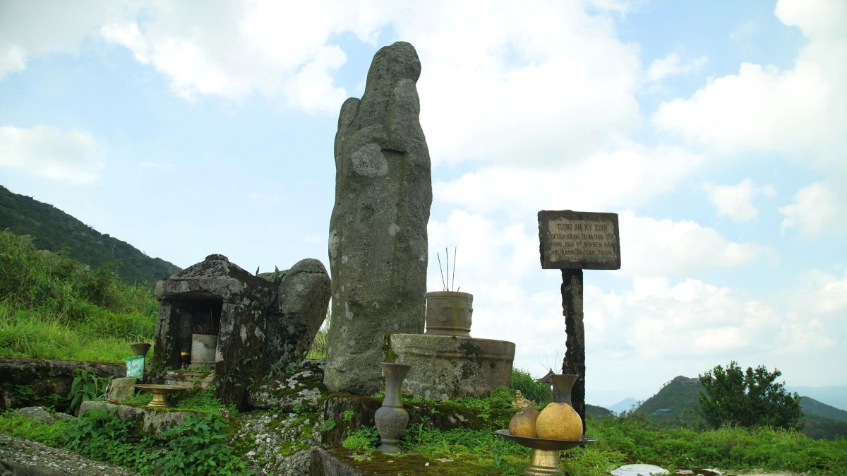 Tuong co An Ky Sinh tren Yen Tu. Anh: Viet Anh