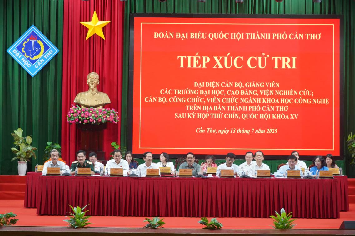 Quang canh buoi tiep xuc cu tri. Anh: Ta Quang