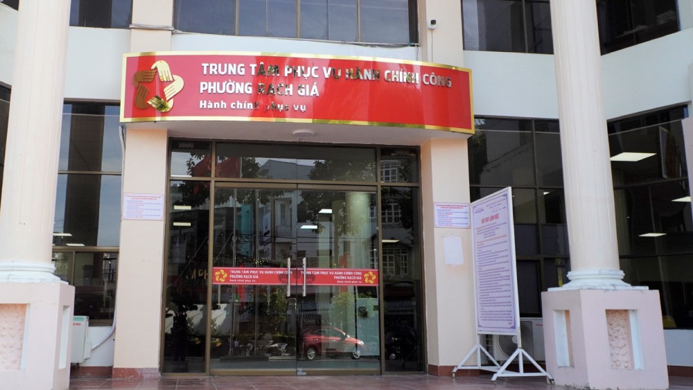 Rach Gia 구 공공 행정 서비스 센터.