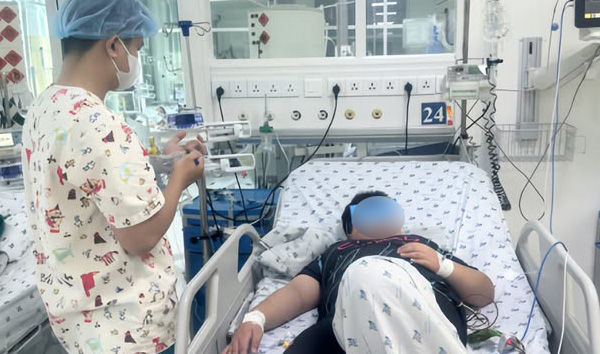 Tre mac sot xuat huyet. Anh: Benh vien cung cap