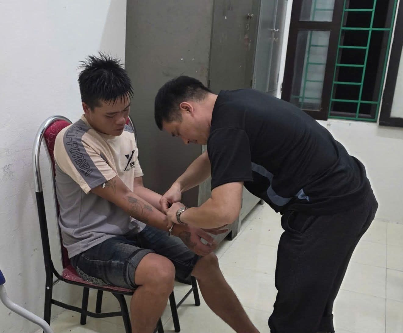 Cô Văn Háo bị bắt sau 6 giờ cướp tài sản. Ảnh: Công an xã Lý Bôn