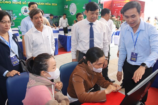 Khanh Hoa省はKPIを使用して、人員削減を推進し、幹部の実質を正しく評価しています。写真:Phuong Linh