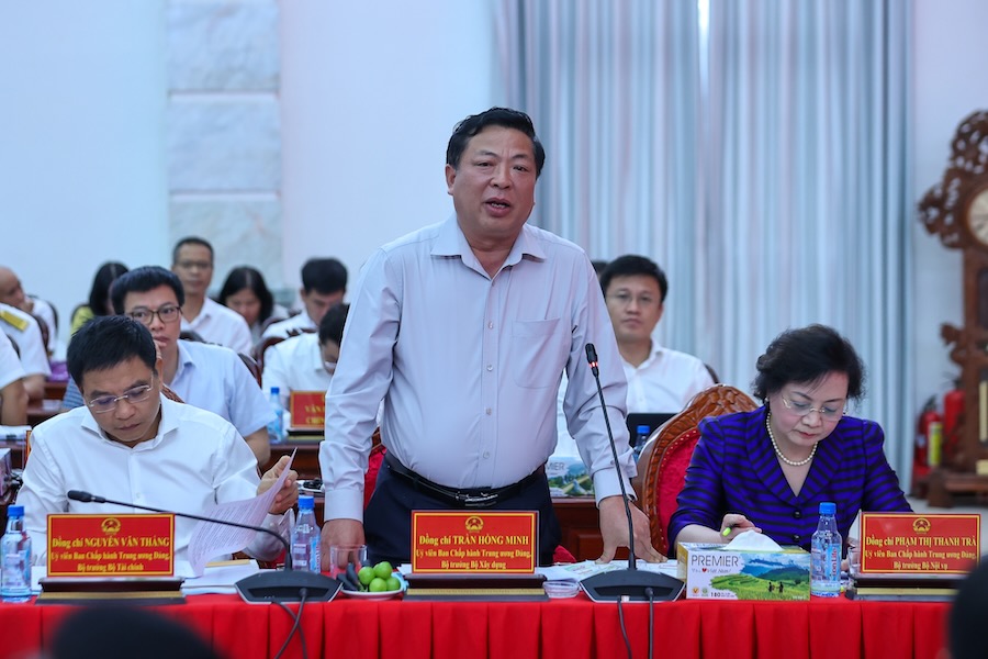 トラン・ホン・ミン建設大臣は、南部地域では21の主要な交通プロジェクトが実施されていると述べました。THCM - Can Tho鉄道プロジェクトは、2025年9月に実現可能性調査報告書を提出する予定です。写真:VGP/Nhat Bac