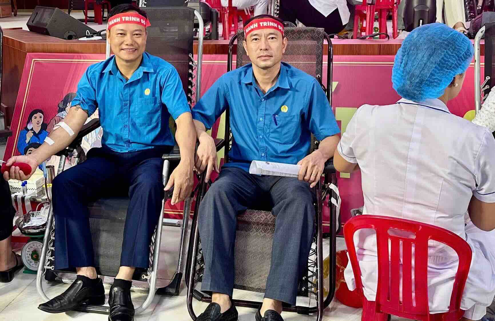 Ha Tinh労働組合は、献血と調整されました。写真：Ha Tinh労働組合