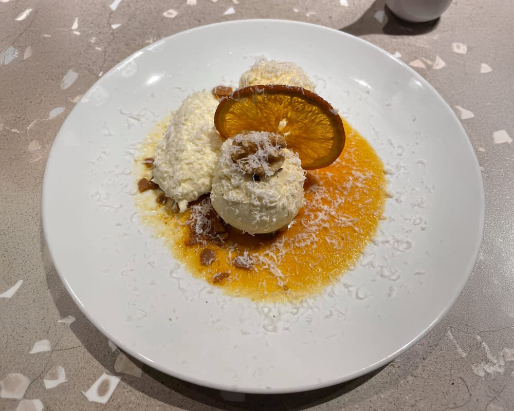 The cheese ice cream recipe is quite simple, easy to make at home. Photo: Khanh Linh