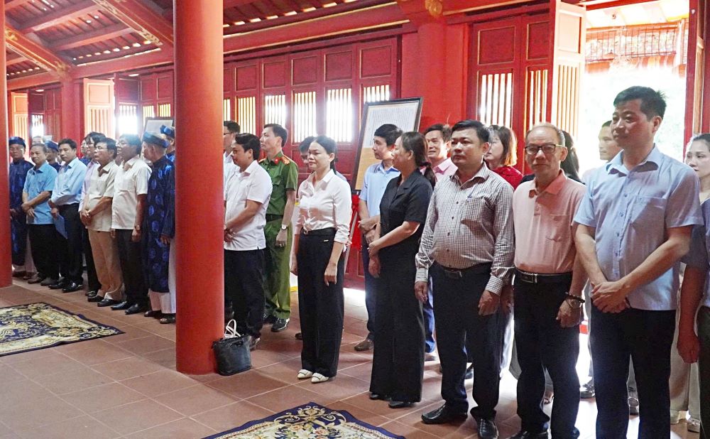 Los lideres y personas de Cam Lo Commune asistieron al 140 aniversario del rey Ham nghi Ban Can Vuong. Foto: Anh Vu