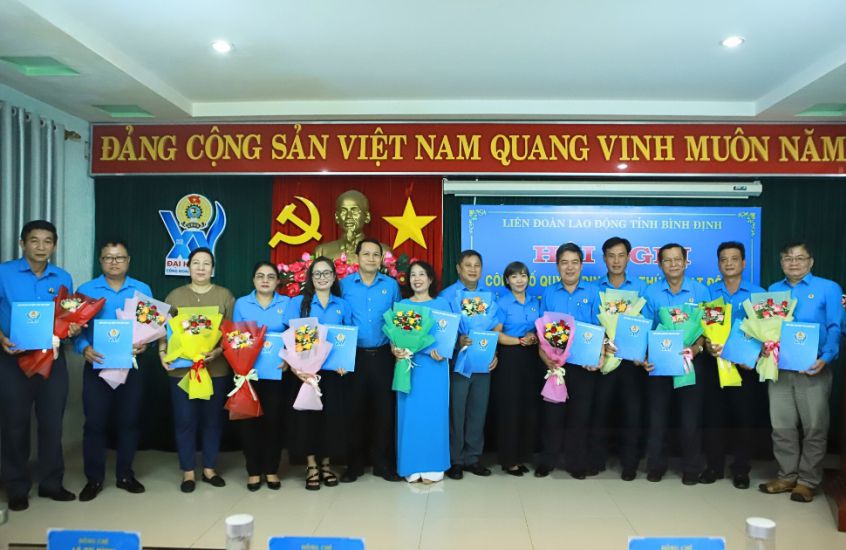 Al final de las actividades de 14 sindicatos de nivel superior bajo la antigua Federacion Laboral de Binh Dinh. Foto: Hoai Luan