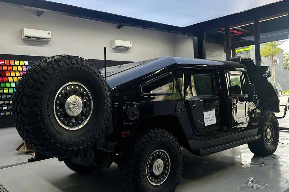 El raro superdeportivo Alpha Alpha acaba de ser tomado por una sala de exposicion de autos Hanoi para exhibir despues de mucho tiempo de ausencia. Foto: Trieu colgo