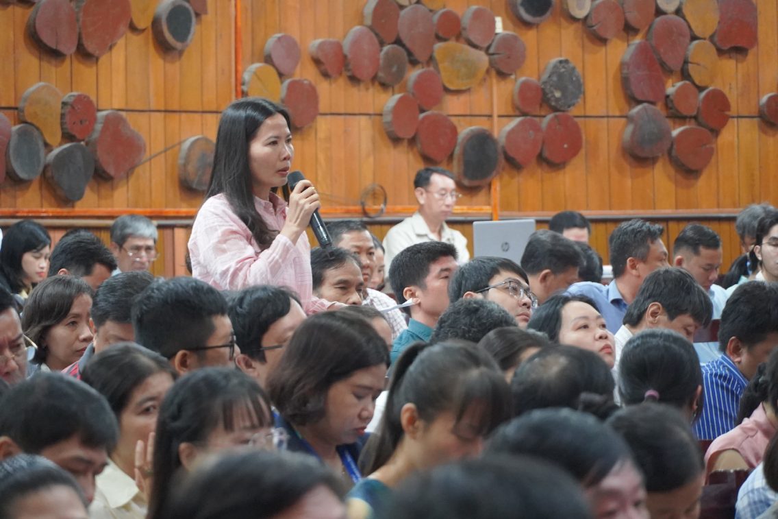 Cu tri o Can Tho phat bieu y kien. Anh: Ta Quang
