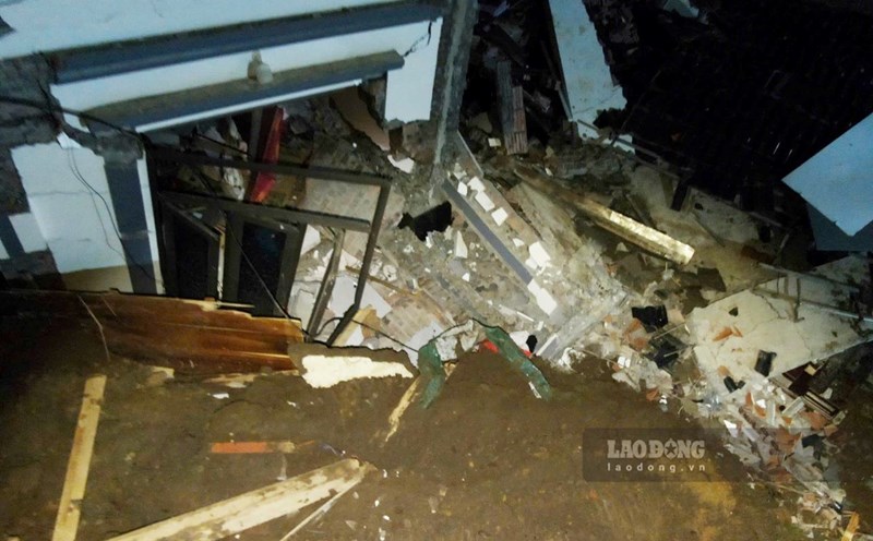 The scene of the landslide that killed 2 people and injured 3 others in Xuan Ai commune, Lao Cai province. Photo: Van Duc.