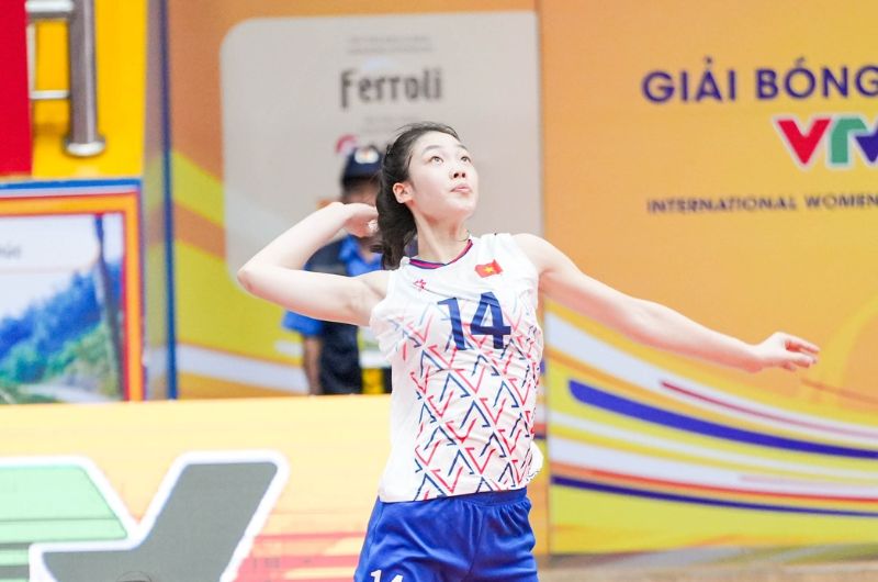 Quynh Huong vua khoac ao U21 Viet Nam thi dau o VTV Cup 2025. Anh: Bong chuyen Viet Nam