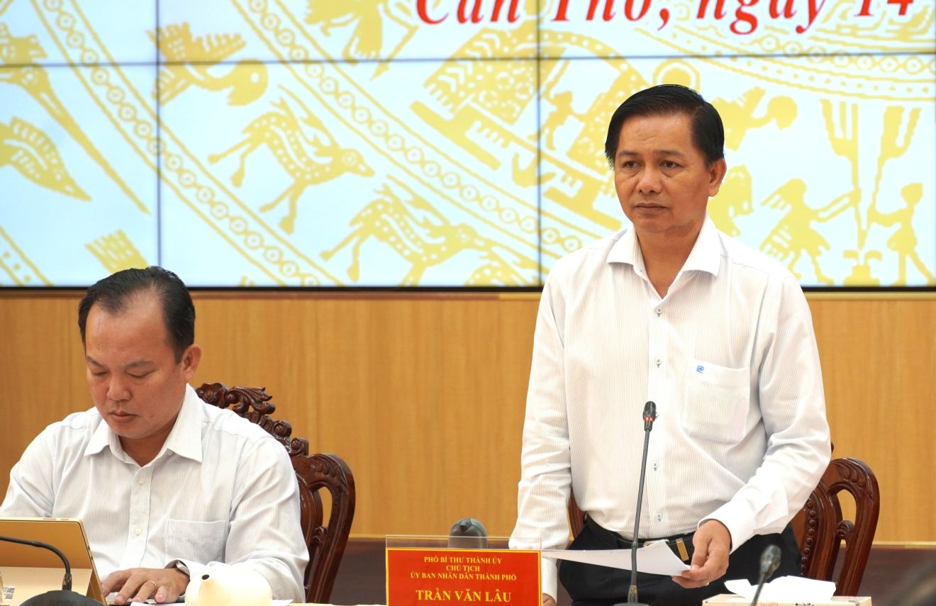 Chu tich UBND TP Can Tho Tran Van Lau phat bieu tai buoi lam viec. Anh: Phuong Anh