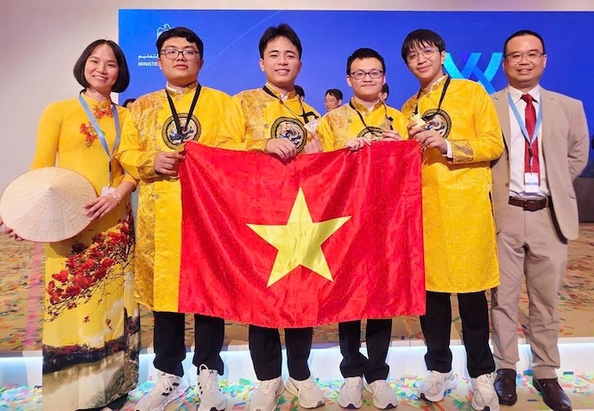 Doan Viet Nam tham du IChO nam 2025. Anh: MOET