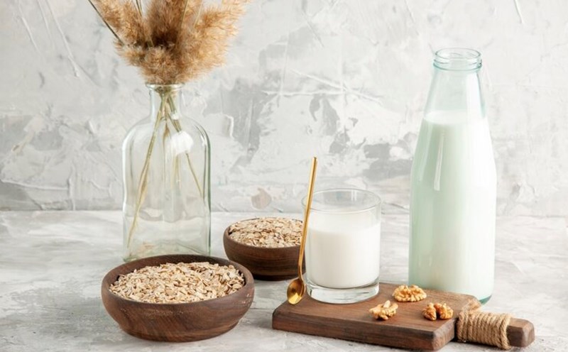 Is cow's milk richer in complete protein than oat milk? Photo: Thuy Duong
