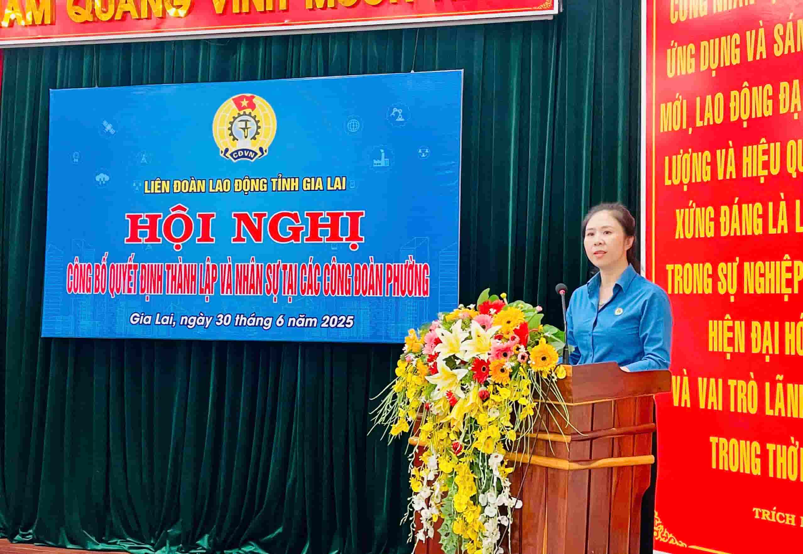 La Sra. Truong Thi My Le fue nombrada para ocupar el cargo de sindicato de Thong Nhat Ward. Foto: Thanh Tuan