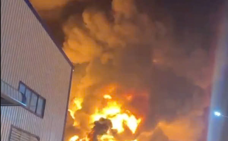 Fire scene in Tien Lang Industrial Cluster, Hai Phong. Photo cut from clip