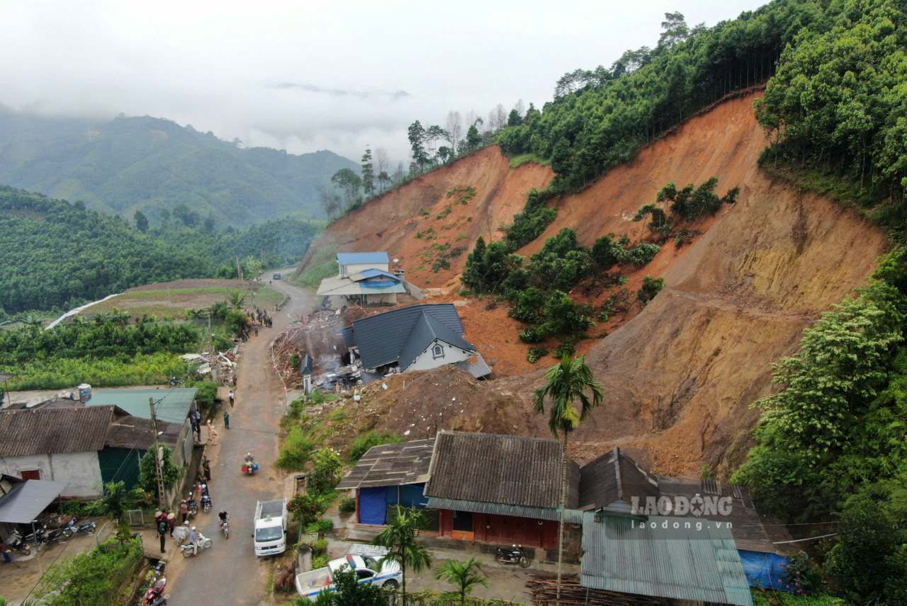 Hien truong vu sat lo. Anh: Van Duc.