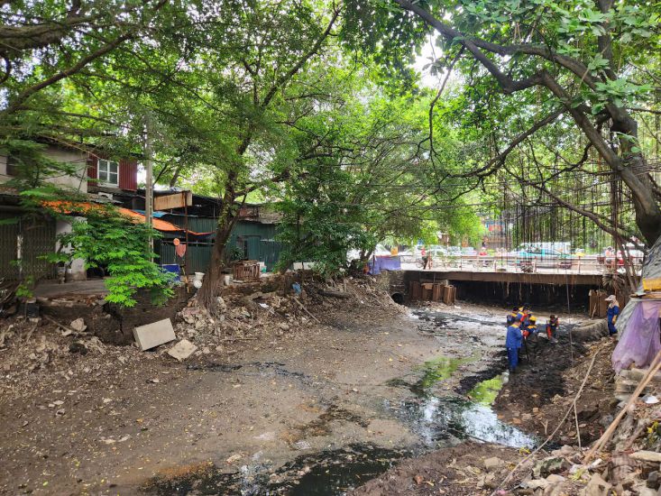 Hanoi Drainage Company Limited drago el barro fluido. Foto: Minh Hanh