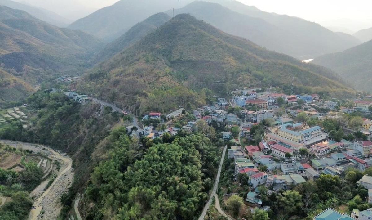Nhieu can bo so nganh duoc biet phai len xa Muong Lat,