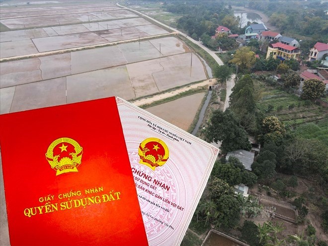 The procedure for issuing the first red book for organizations currently using land according to the new regulations. Photo: Dinh Thien