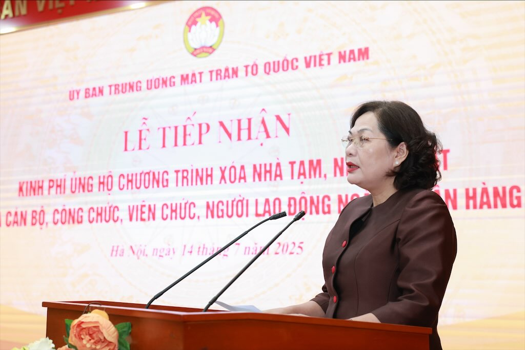 Thong doc Ngan hang Nha nuoc Viet Nam Nguyen Thi Hong phat bieu tai buoi le. Anh: Hai Nguyen