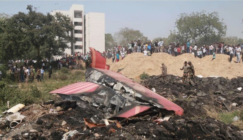 La escena del accidente aereo de Boeing en India. Foto: Xinhua