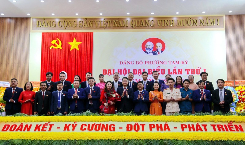 Ra mat BCH Dang bo phuong Tam Ky, TP.Da Nang. Anh: Truong An