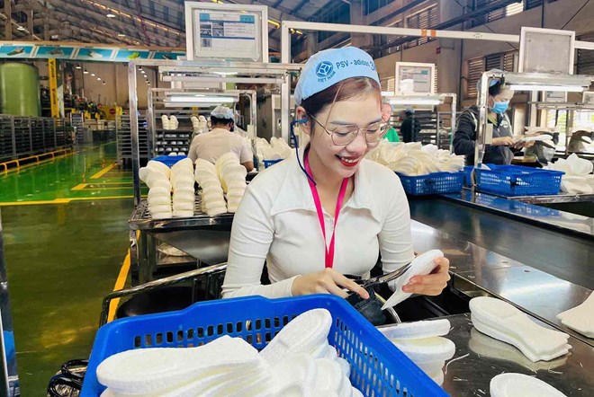 Công ty giày ở Đồng Nai tuyển gấp hơn 3.000 lao động với nhiều chế độ đãi ngộ tốt