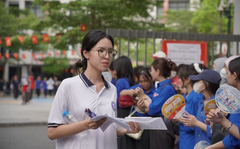 Admission based on high school transcripts is still one of the methods applied by many universities in 2025. Photo: Vu Linh