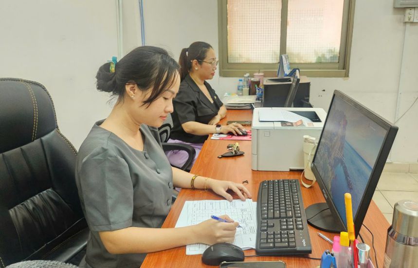 新しい政令は、ホーチミン市の区、コミューンで非専門的な活動を行う人々に希望の扉を開きます。写真:ミン・タム