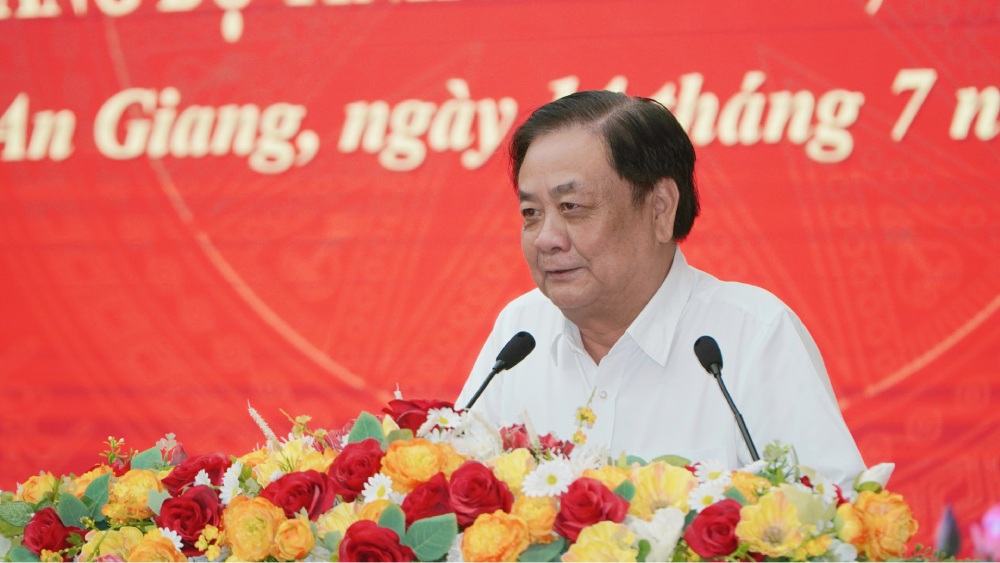Vice Chairman of the National Assembly Le Minh Hoan commented that An Giang's marine economy has a lot of room for development. Photo: Nguyen Anh