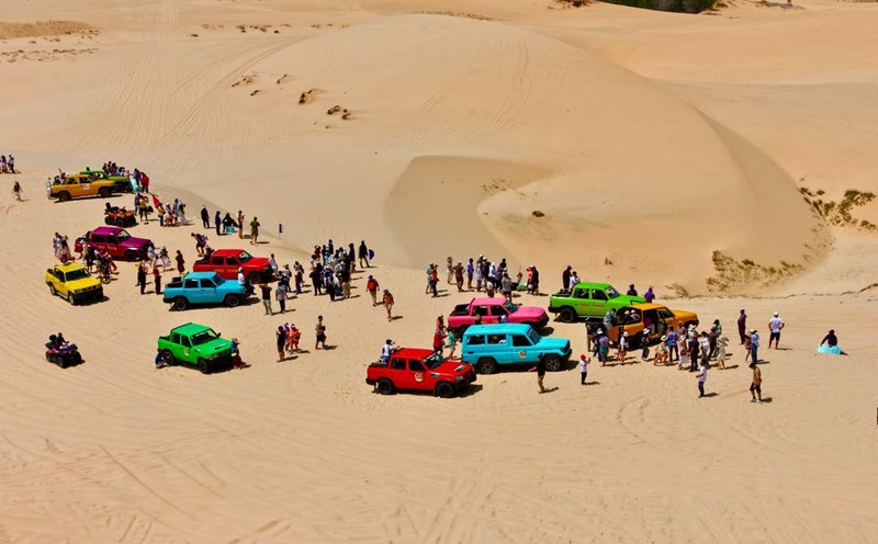 Tourists at Bau Trang tourist area, Lam Dong province. Photo: Duy Tuan