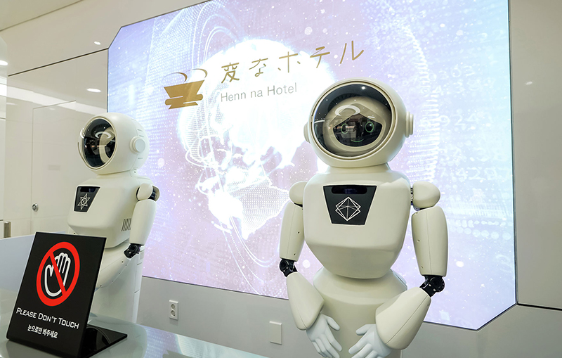Khach san co robot voi nhieu chu de khac nhau. Anh: