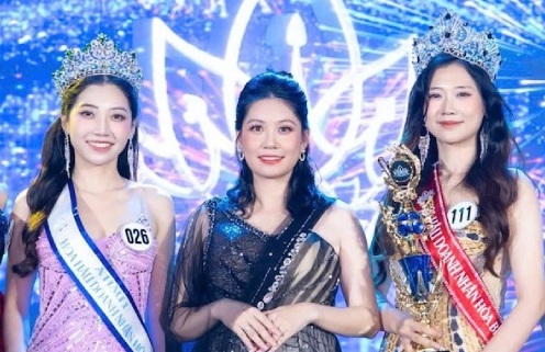 Hoa hau Le Thi Nguyen Ngan (phai) va A hau 1 Le Thi Thao Nguyen. Anh: Ban to chuc