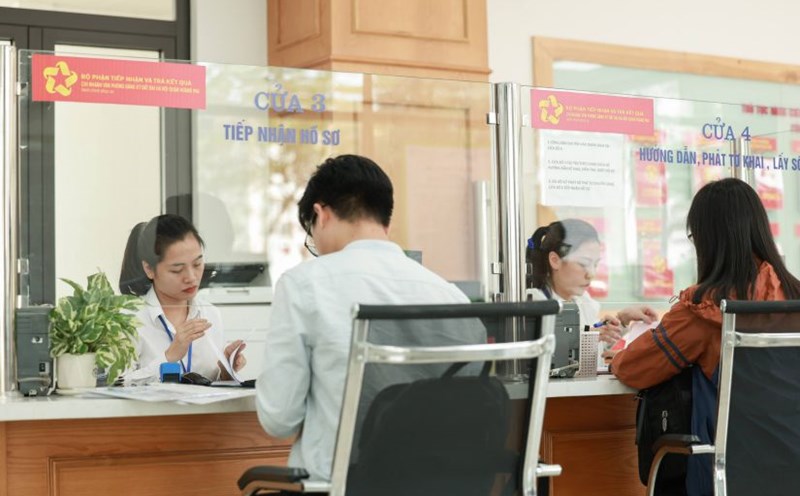 Grassroots civil servants entering a fair workplace, capacity is the only measure. Photo: Hai Nguyen