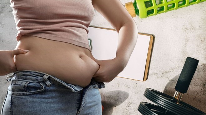 30歳以降に腹部と腰の脂肪を蓄積したくないなら、この6つの習慣をすぐにやめてください。イラスト:Thanh Thanh