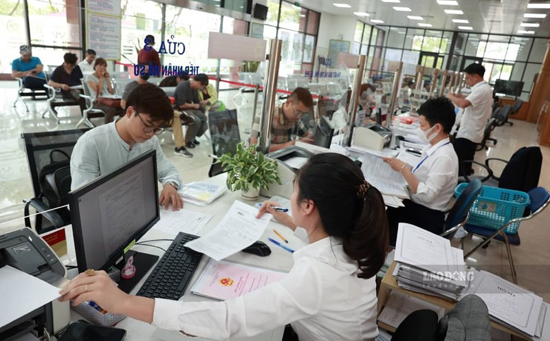 The 2025 Law on Cadres and Civil Servants, effective from July 1, stipulates the rights of cadres and civil servants to ensure conditions for performing public duties. Photo: Hai Nguyen.