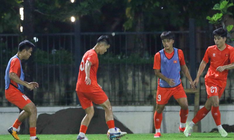 Buoi tap dau tien cua U23 Viet Nam tai Indonesia. Anh: VFF