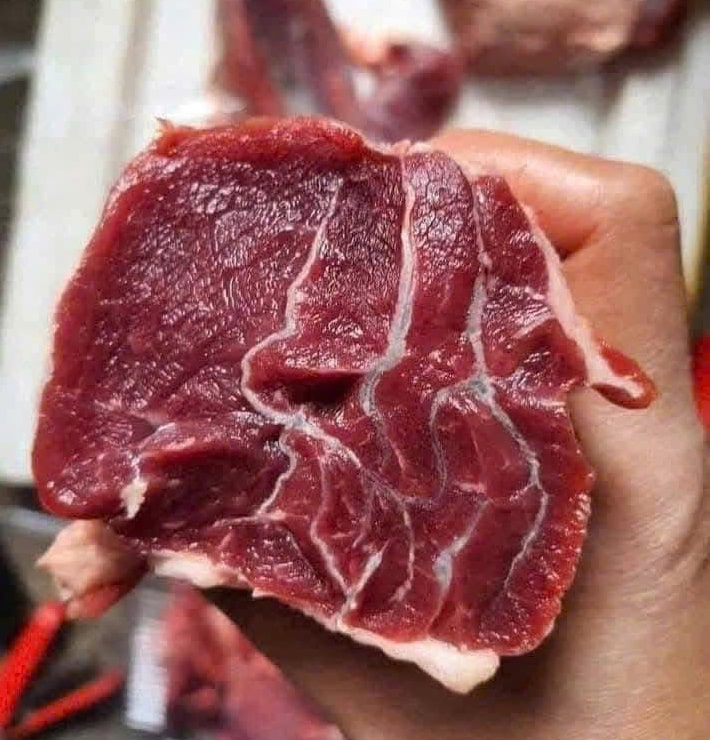Red meat such as beef is rich in cholesterol, heme iron... although it is a valuable source of nutrition, eating too much is not good for liver function. Photo: Quang Minh