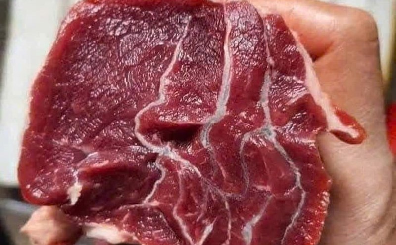 Red meat such as beef is rich in cholesterol, heme iron... although it is a valuable source of nutrition, eating too much is not good for liver function. Photo: Quang Minh