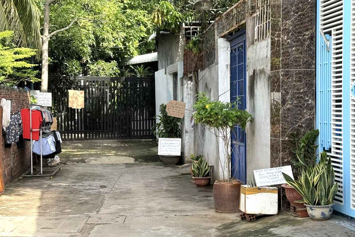 路地は、悪意のある爆弾行為のために、多くの人から売買、配達として知られています。写真:Thanh An