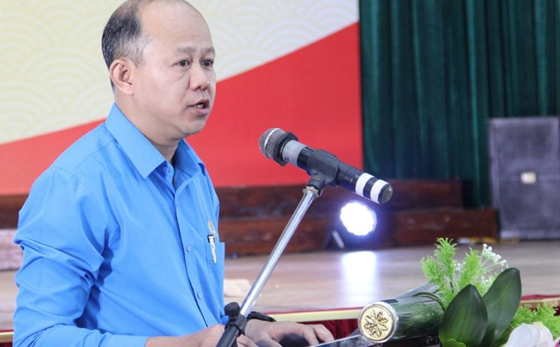 Mr. Le Van Dai - Permanent Vice President of the Da Nang City Labor Federation - requested the leaders of 24 Ward and Commune Trade Unions to immediately deploy the action plan. Photo: Tra Van