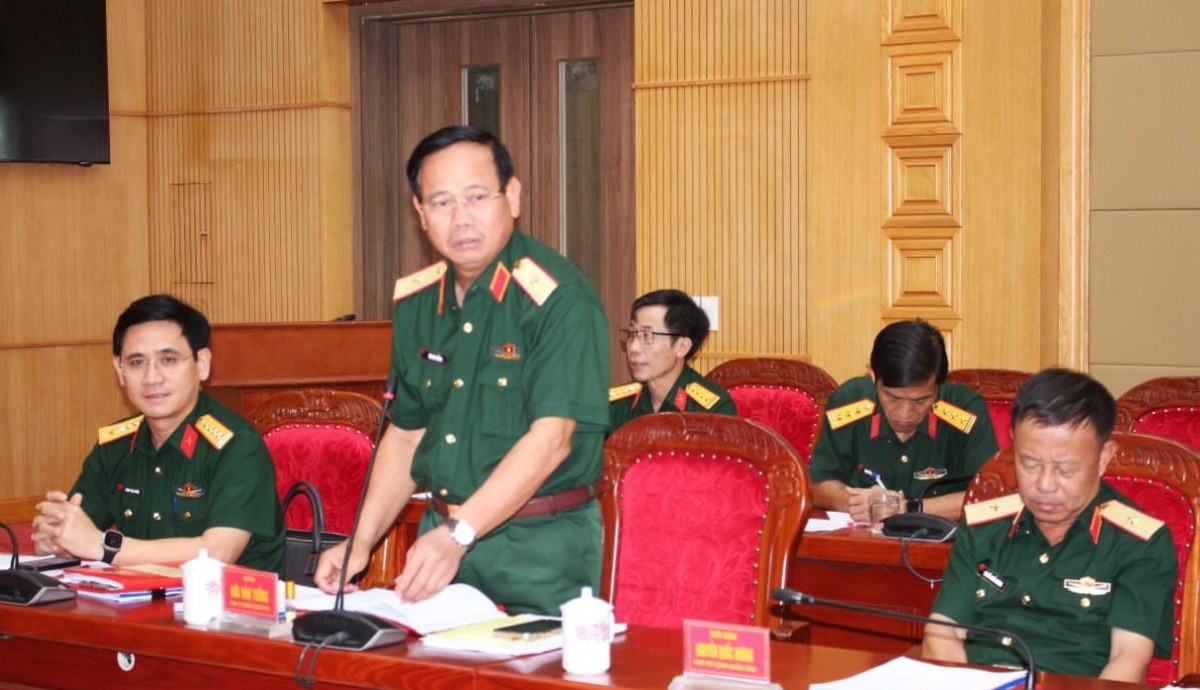 Thieu tuong quan doi Hua Van Tuong phat bieu tai buoi nhan ban giao. Anh: Ha Thanh/Quan khu 5
