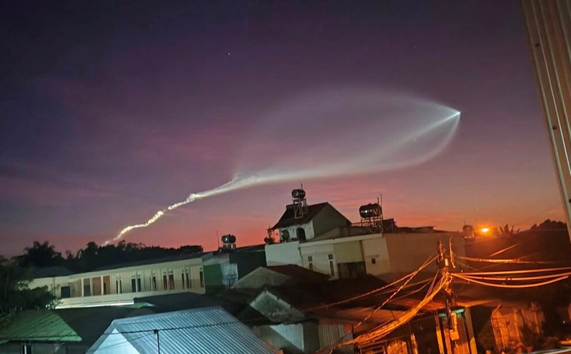 The object flying in the sky of Quang Ngai was recorded by people on the morning of July 15. Photo: Pham Doan Quoc Hoang